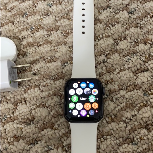 Apple Watch series 4, 40 MM - Picture 5 of 5